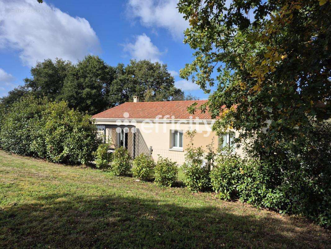 Maison à SAINT-JUNIEN