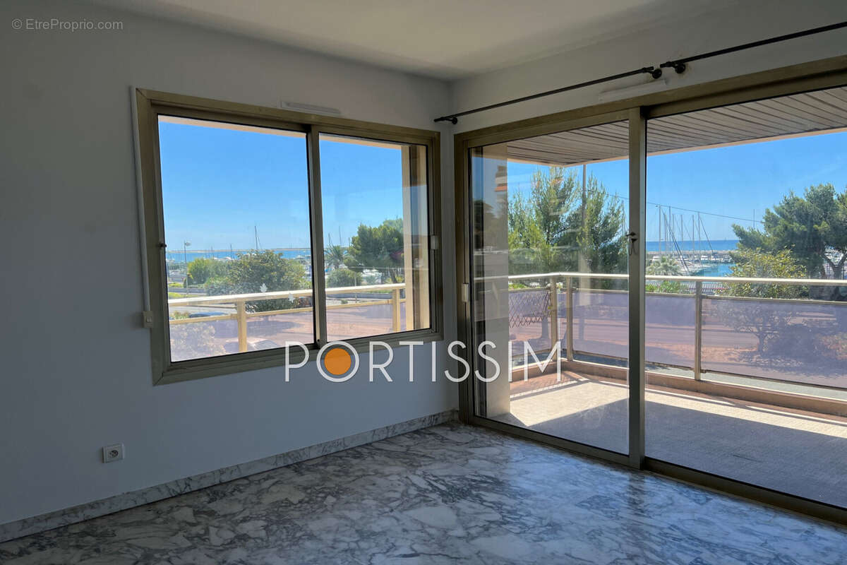 Appartement à SAINT-LAURENT-DU-VAR
