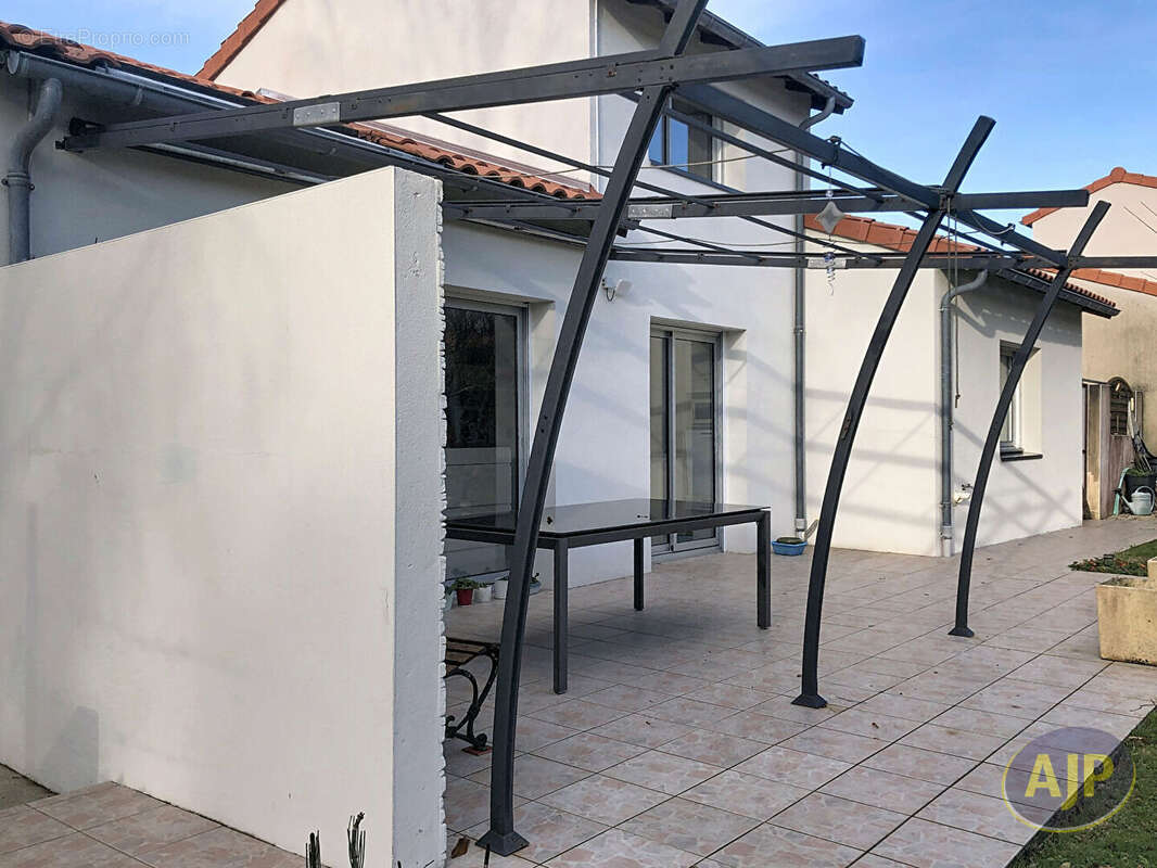 Maison à LA TESSOUALLE