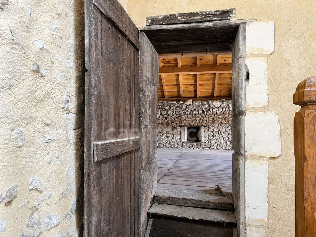 Certaines maisons séduisent par ce qu'elles sont, d'autres par tout ce qu'elles peuvent devenir - Vanzac (17) - photo 10
