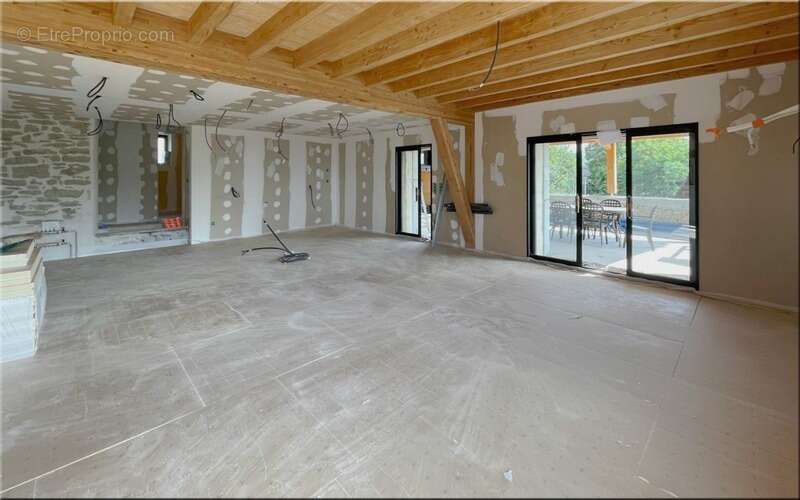 Maison à CHALLONGES