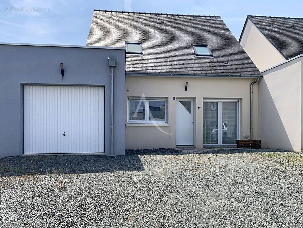 Maison à MONTREUIL-JUIGNE