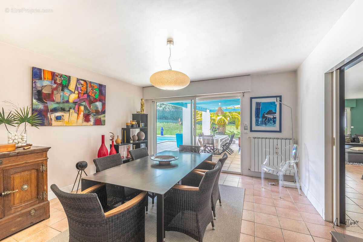 Maison 300 m² à Arcangues  - photo 6