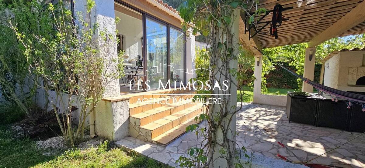 Maison à PUGET-SUR-ARGENS