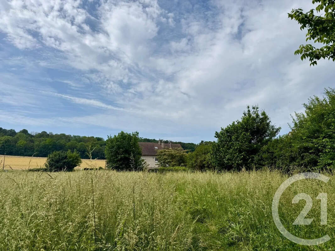 Terrain 1810 m² à Rouvres  - photo 5
