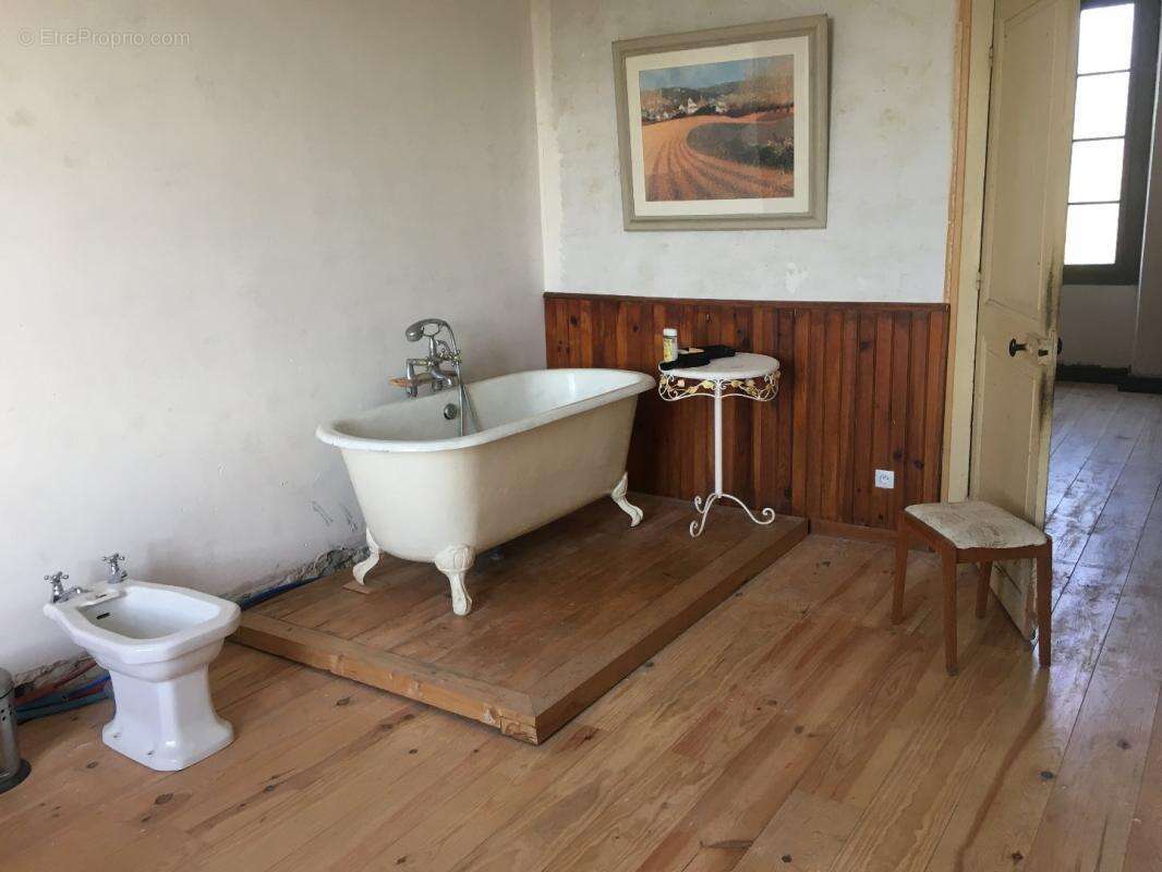 Maison à SAINT-MARTIAL-SUR-NE