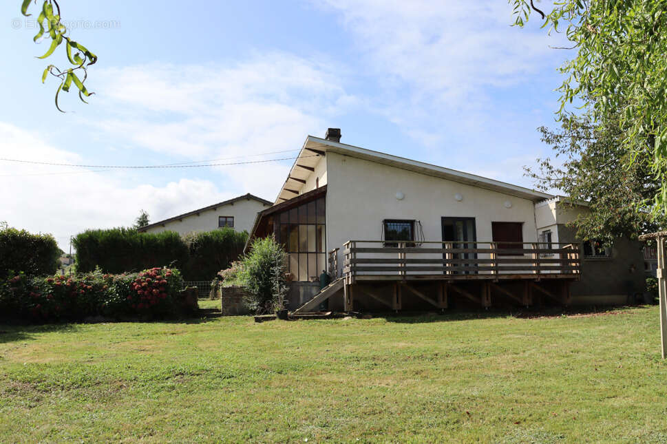 Maison avec jardin arboré et vue dégagée à Oleac-Dessus. EN VIDEO - photo 15