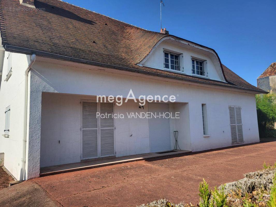 Maison de 226 m2 dans le centre de Courtenay - photo 1