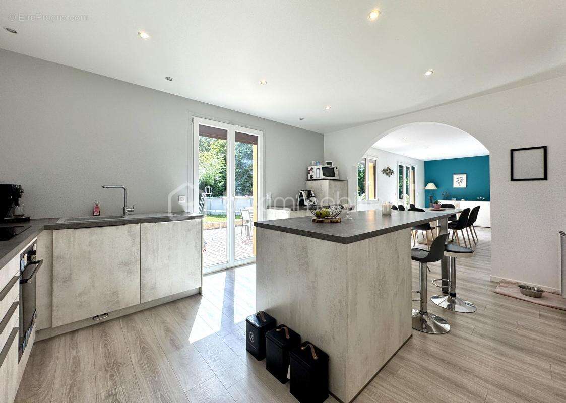 Maison à CHAUCONIN-NEUFMONTIERS