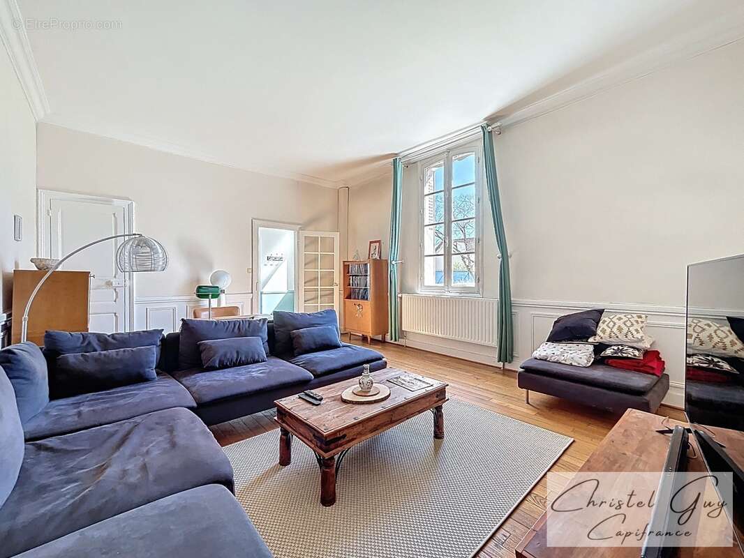 Vaas (72500) - Propriété de Charme 1910 de 175 m² + Maison d'amis, 7 Pièces, Terrain de 1260 m², Idéale Résidence Principale ou  - photo 6