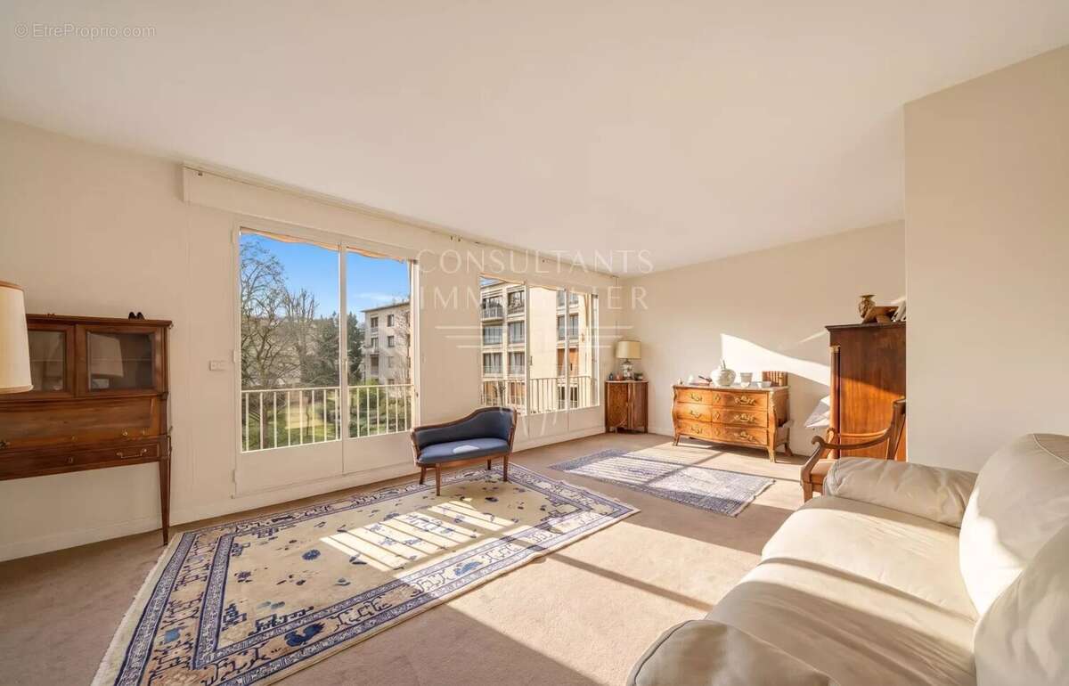 Appartement à NEUILLY-SUR-SEINE