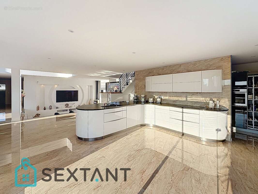 Maison 380 m2 terrain de 1800 m2 - photo 5
