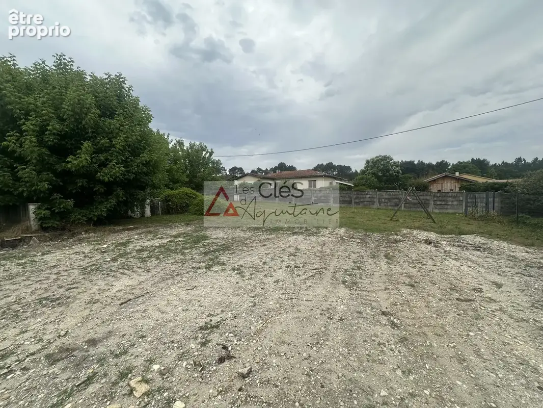 Terrain à AYGUEMORTE-LES-GRAVES