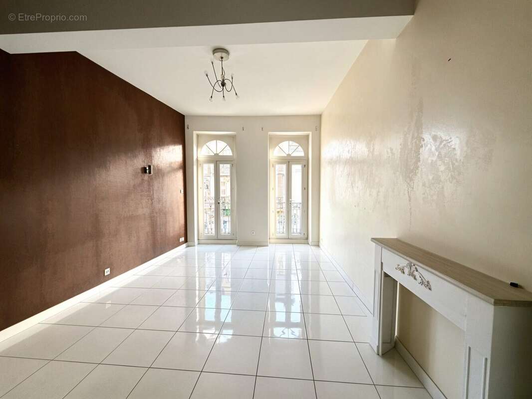 Appartement à CARBONNE