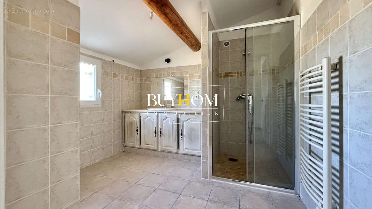 Maison à L'ISLE-SUR-LA-SORGUE