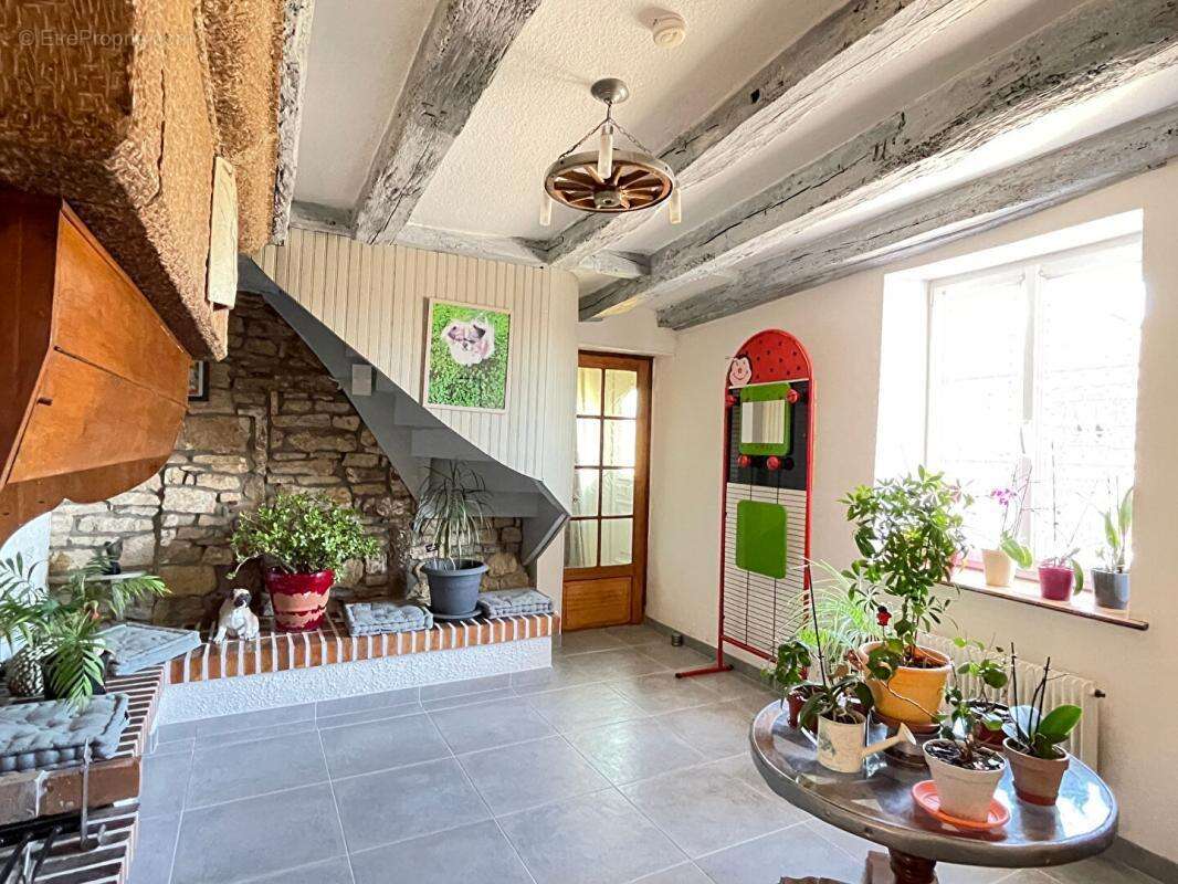 Maison à CONTREXEVILLE