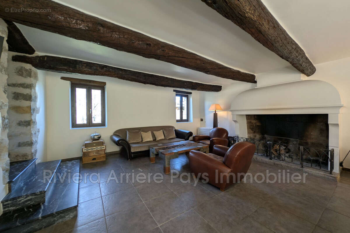Maison à ENTREVAUX