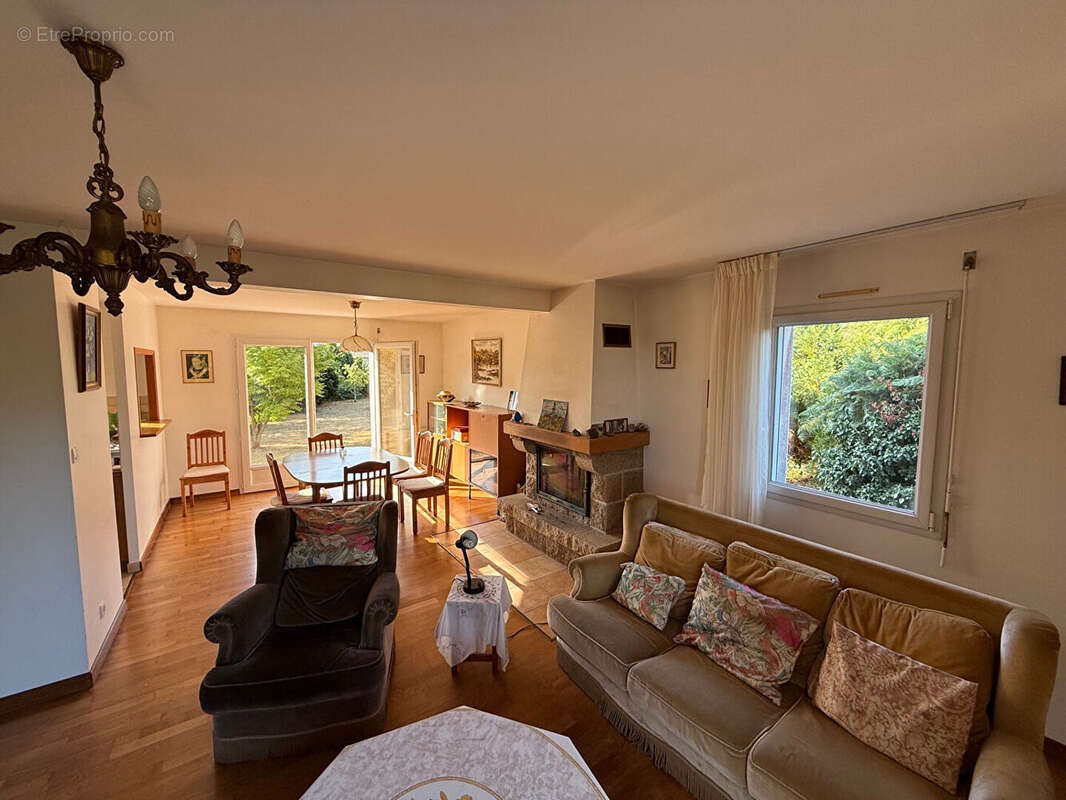 A vendre. CARANTEC. Grande maison entre bourg et port. - photo 5
