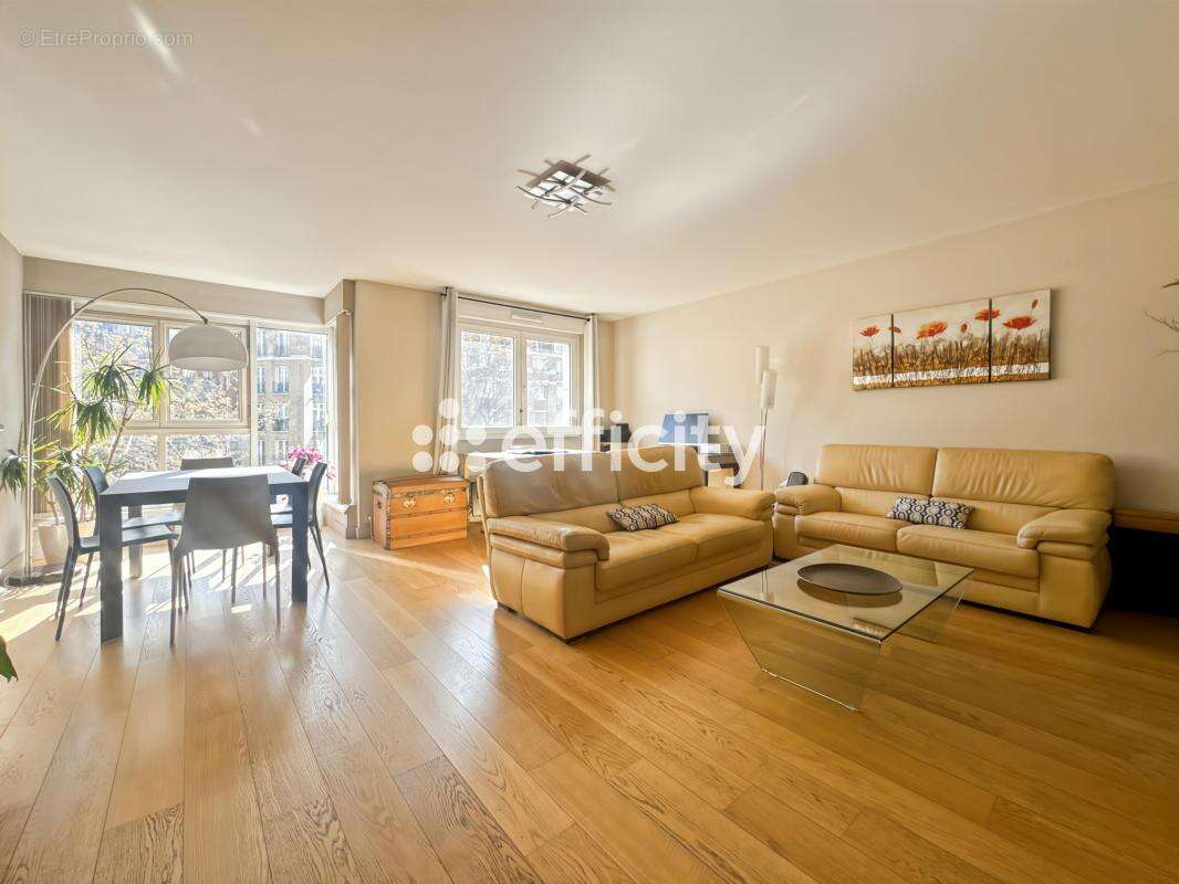 Appartement à PARIS-14E