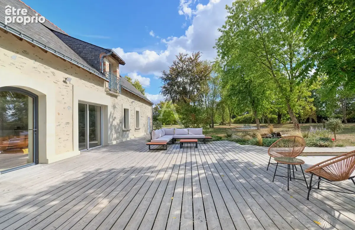 Bien d'exception au coeur d'Écuillé - plus de 300 m² rénovés avec des prestations remarquables - photo 2
