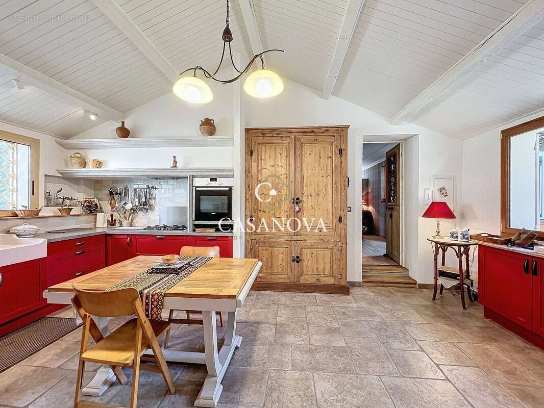 Maison de 230 m² sur joli jardin de 1700m² - photo 13