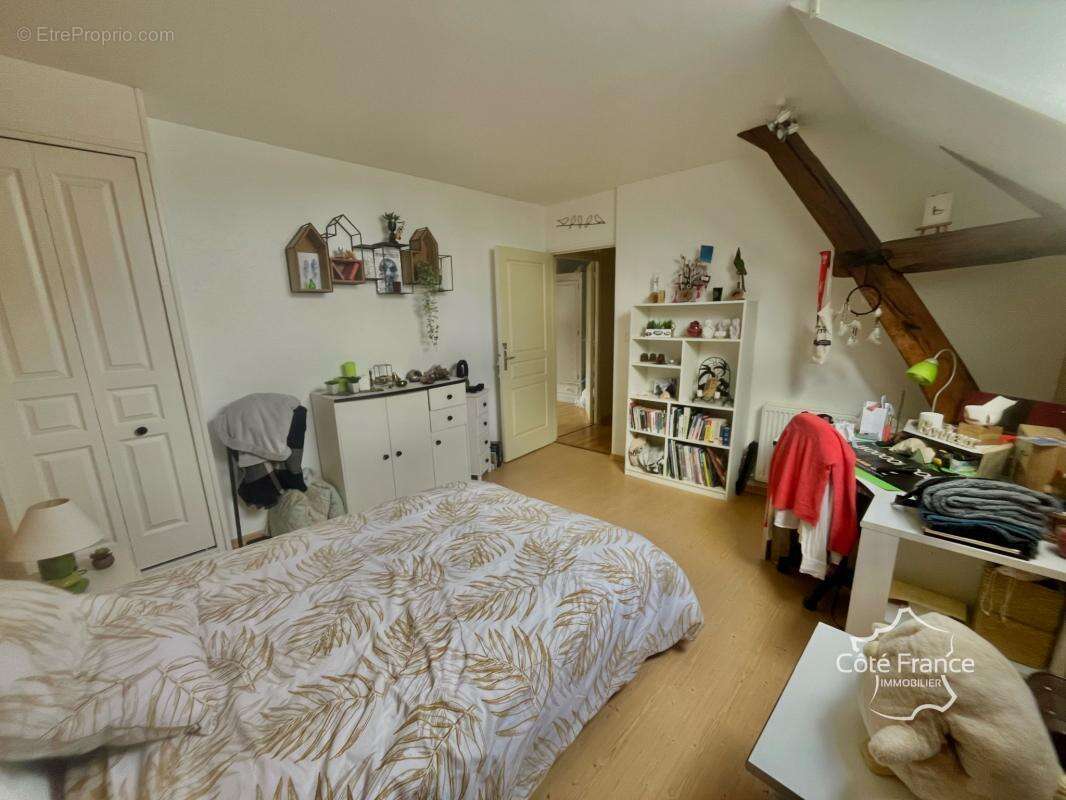 Maison à AILLANT-SUR-THOLON