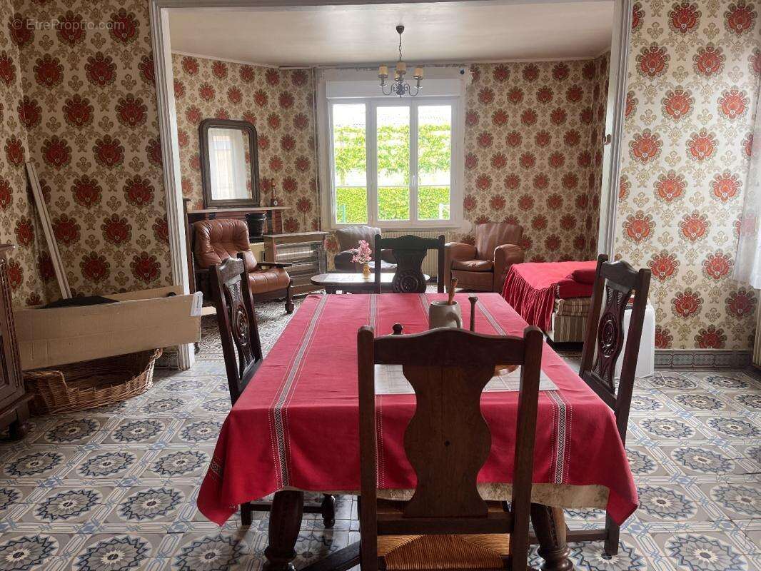 Maison à SAINT-LEGER-LES-DOMART