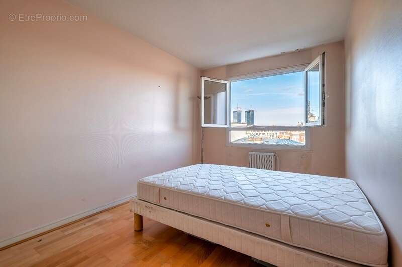 Appartement à PARIS-20E