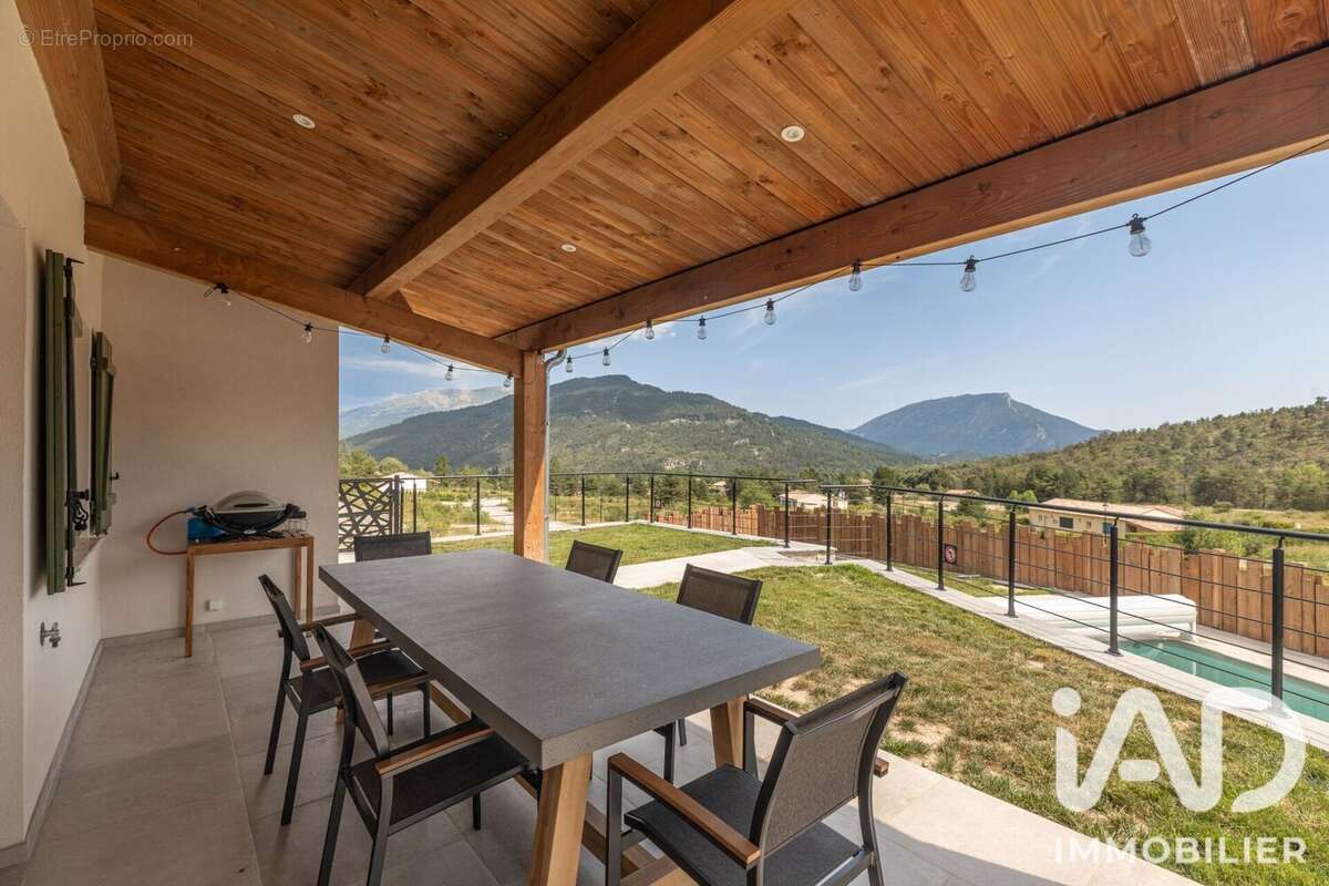 Maison 94 m² à Castellane  - photo 4
