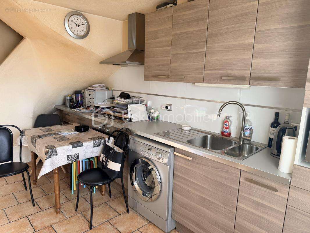 Commerce à SAINT-CYR-SUR-MER