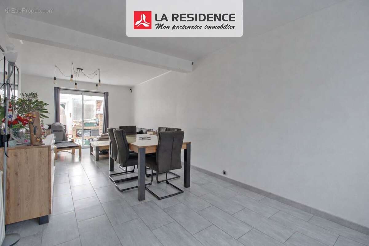 Maison à SAINT-ETIENNE-DU-ROUVRAY