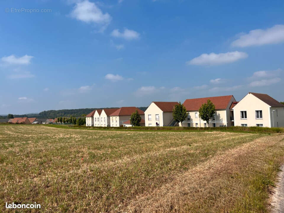Terrain à MILLY-SUR-THERAIN