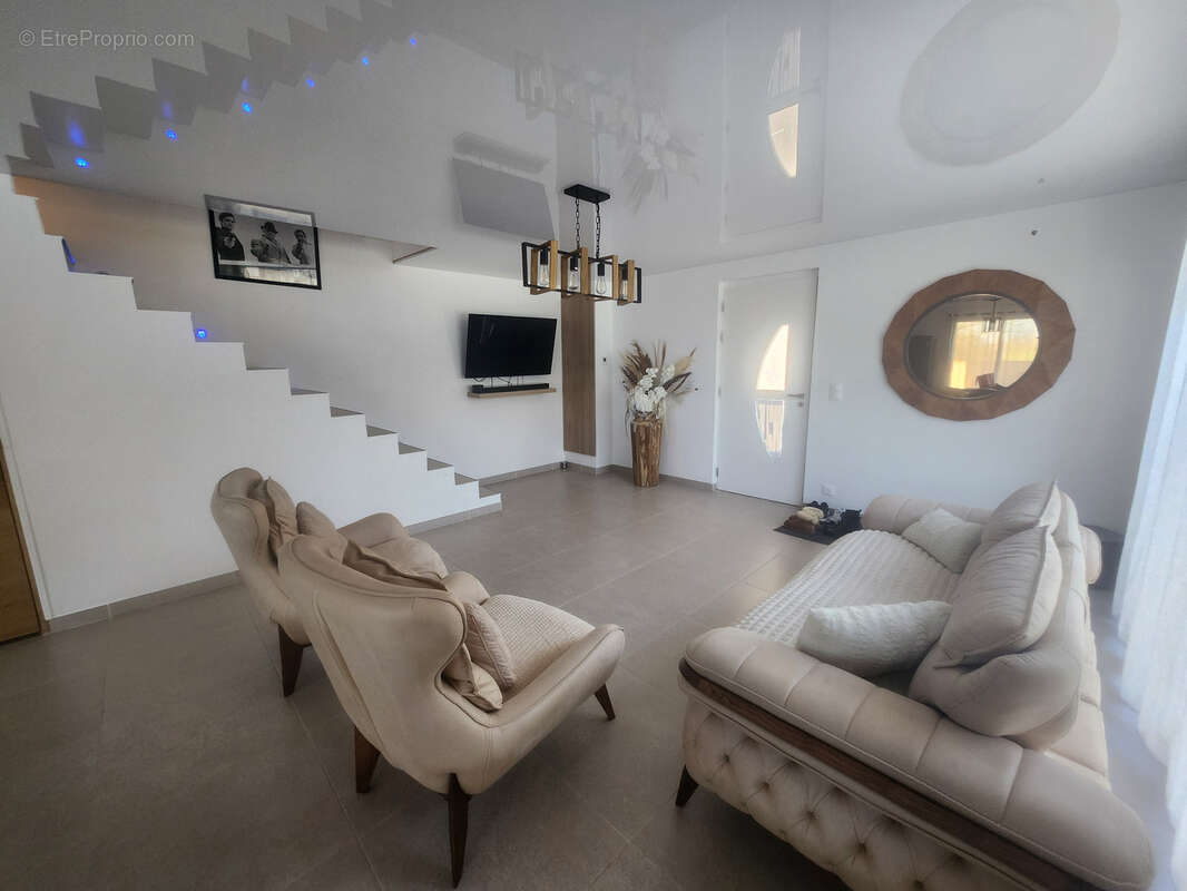 Maison à LA QUEUE-LES-YVELINES