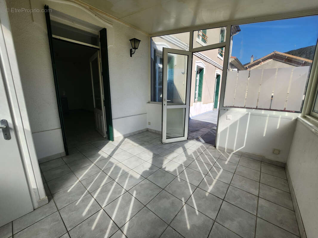 Maison à SAINT-LAURENT-DU-PAPE