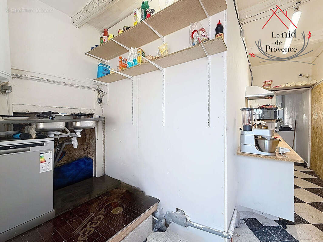 Immeuble  avec local commercial et appartement à  Bédarrides - photo 7