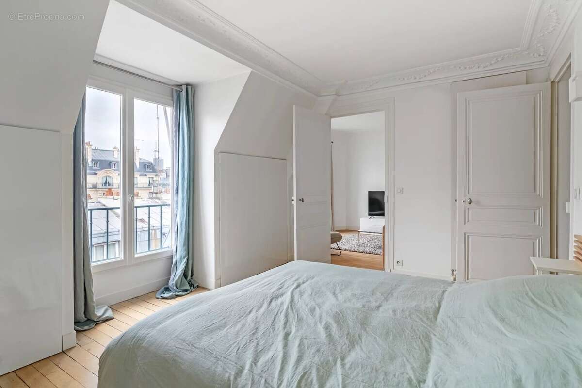 Appartement à PARIS-17E