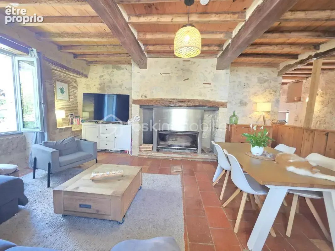 Maison de village en pierre - 4 chambres- 145 m²- jardin- grange - photo 2