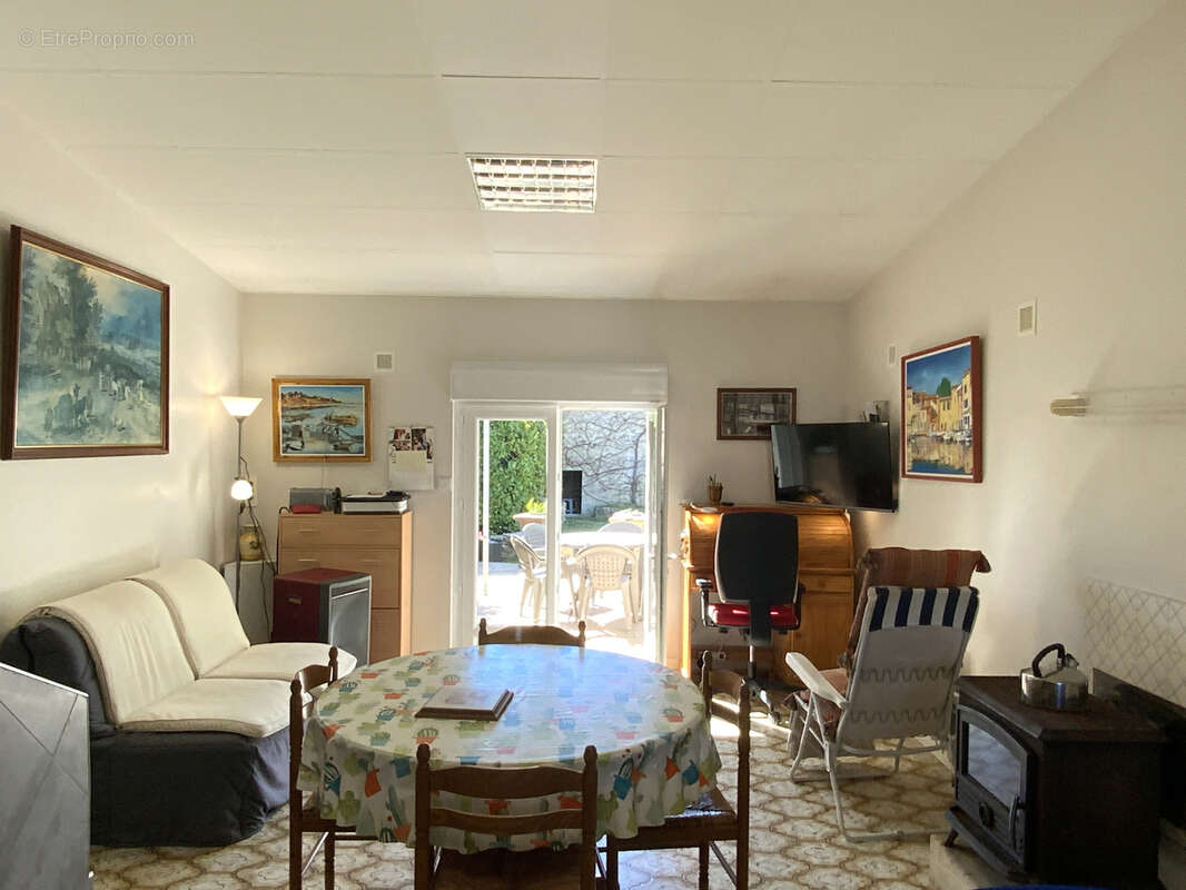 Villa de plain-pied, piscine, terrain paysagé et appartement indépendant. - photo 14