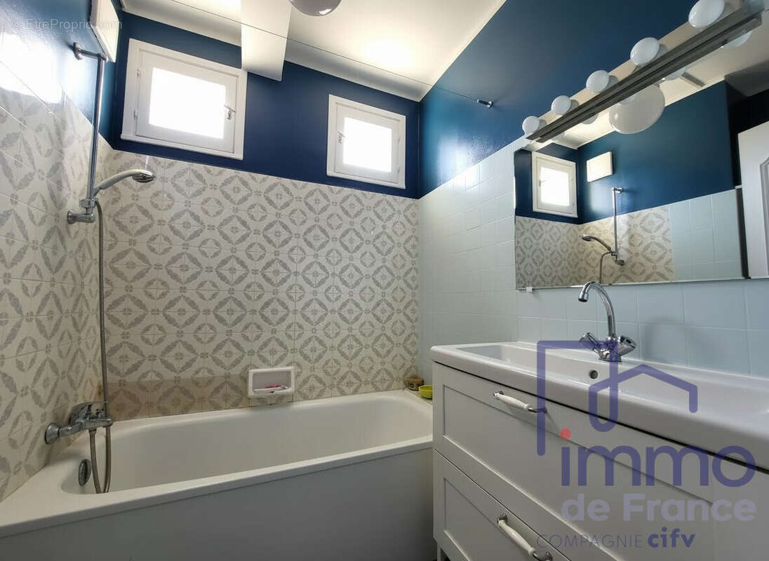 salle de bains  - Appartement à SAINT-ETIENNE