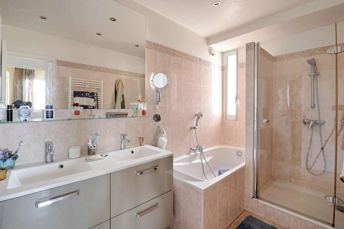 Appartement à SAINT-MAUR-DES-FOSSES