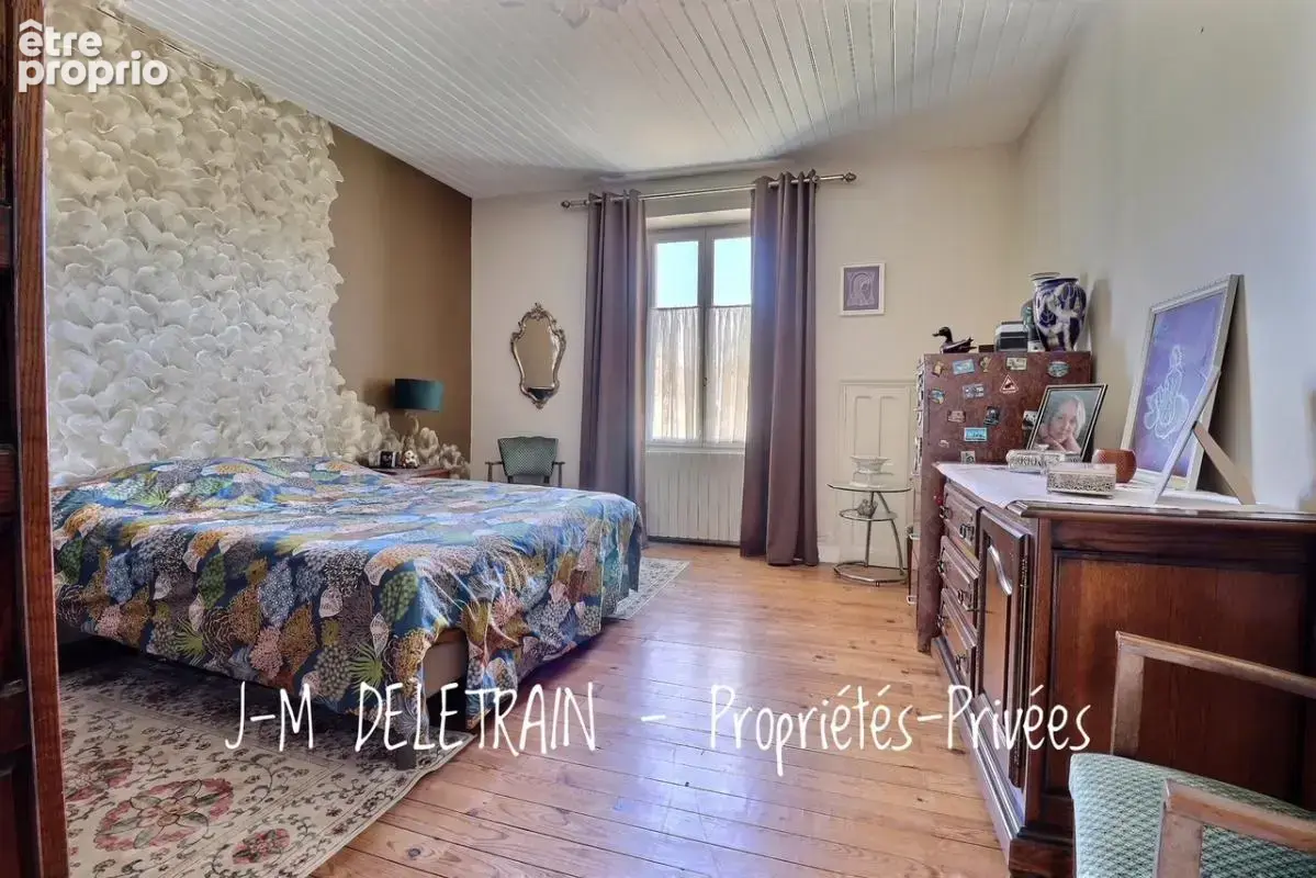 Vélines, maison de bourg en pierre avec atelier d'artiste et grandes dépendances - photo 6