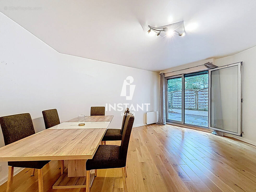 Appartement à CHARENTON-LE-PONT