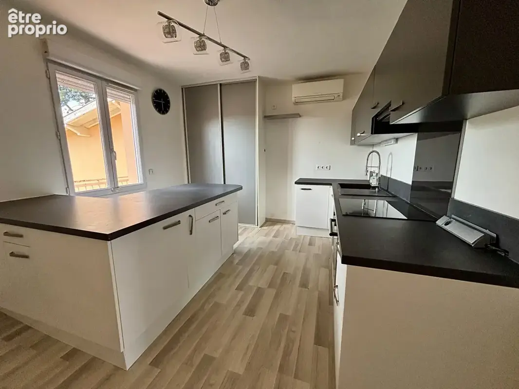 Appartement à double destination, habitation ou professionnelle ! - photo 2
