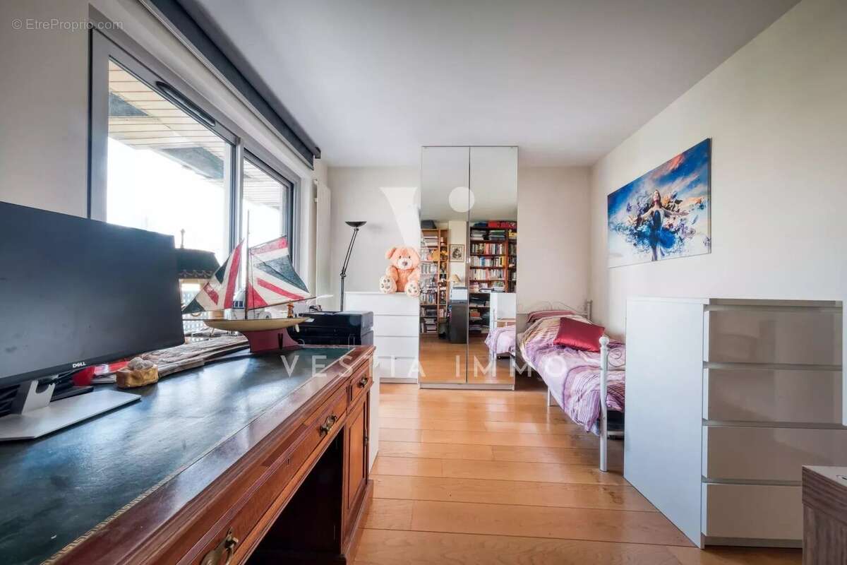 Appartement à NEUILLY-SUR-SEINE