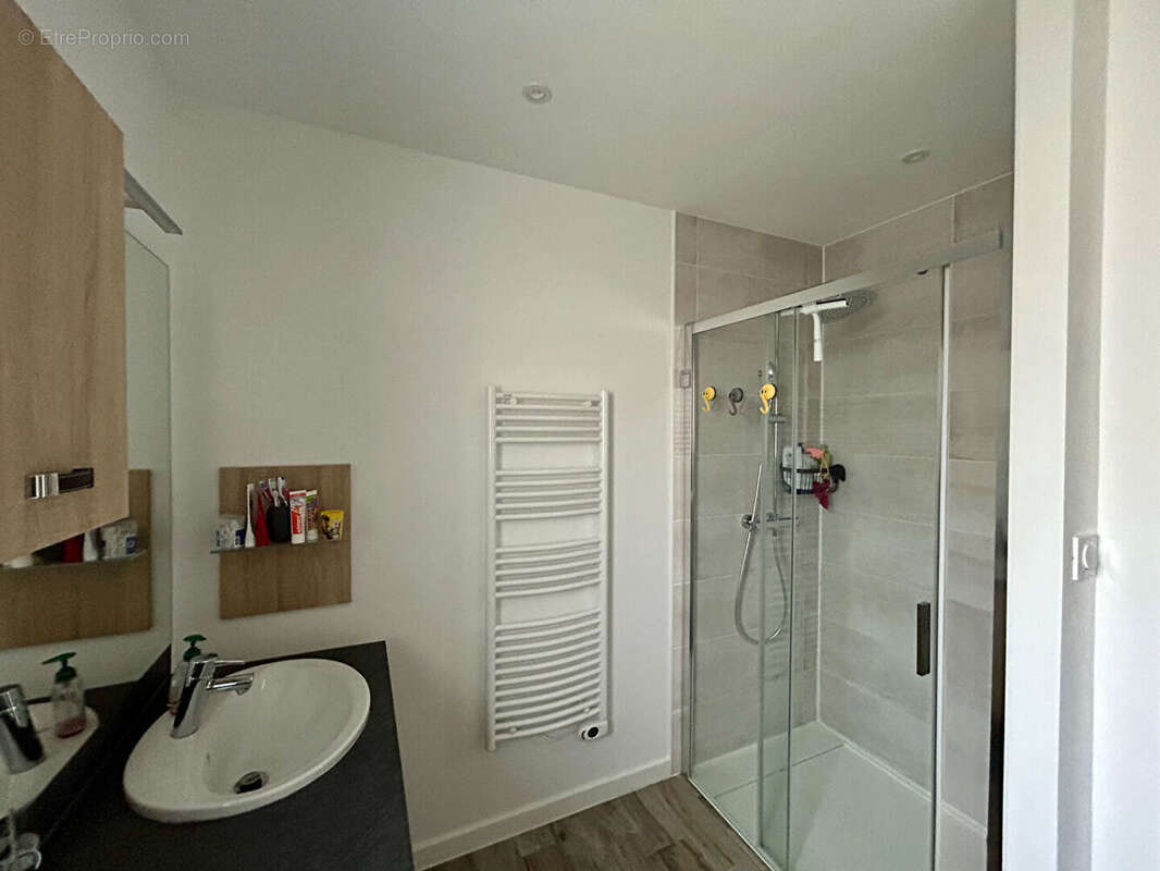 Maison à SAINTE-NEOMAYE