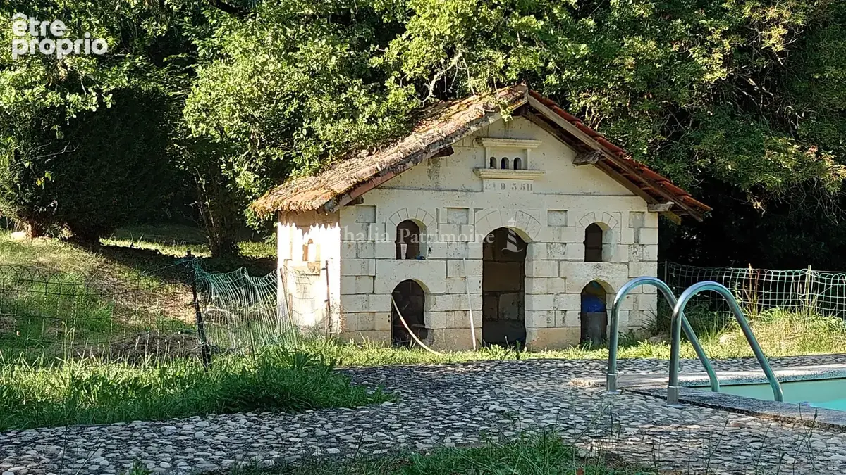 MAGNIFIQUE PROPRIETE A RENOVER   380 m2 environ -10 chambres, 1 dortoir- terrain 2ha8, dépendances - MAREUIL e - photo 12
