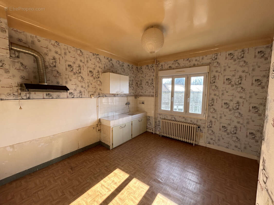 Appartement à MONTAIGNAC-SAINT-HIPPOLYTE