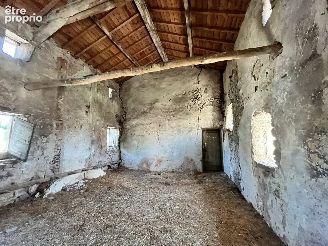 Maison avec dépendance agricole et terrain - photo 5