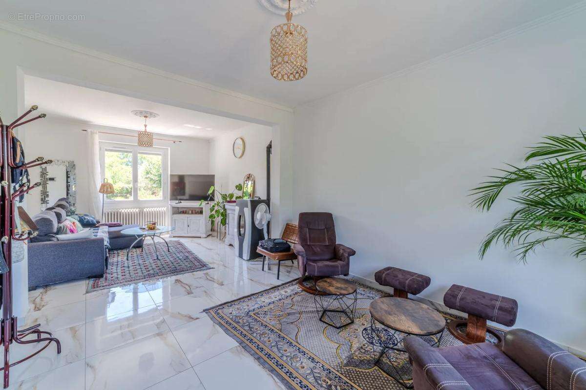 69400 - ARNAS - Maison familiale de 133 m² avec terrain - photo 3