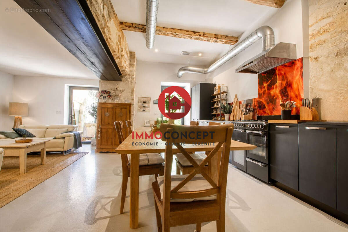 Cuisine aménagée et équipée - Maison à PUJAUT